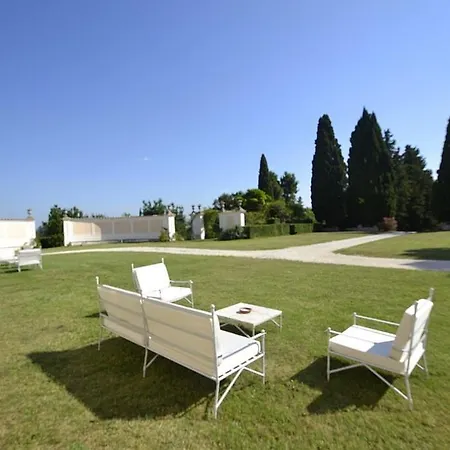 Sleeps 31 Pool Air Con Wifi Spoleto
